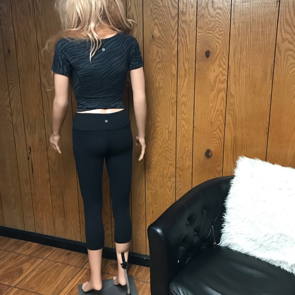 Lululemon" Wunder Under Crop II Full On Luon- Black-Size 4 -Good Condition - Picture 3 of 14